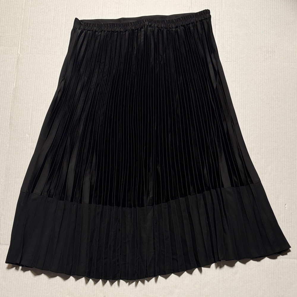 Black Pleated A-Line Midi Skirt - Picture 13 of 15